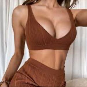 Meshki Ribbed Crop Top in Toffee Apple Brown Size S‎